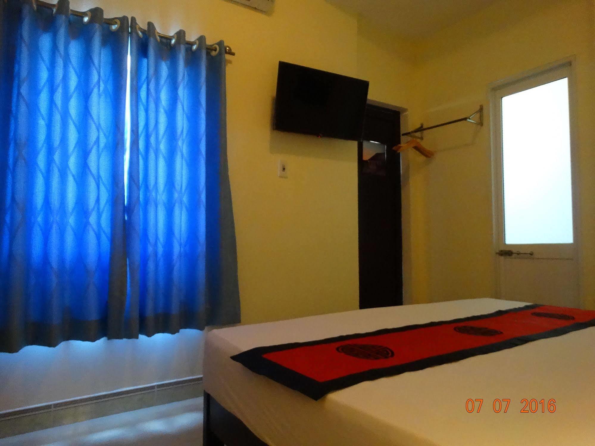 Yellow House Homestay Хоян Екстер'єр фото
