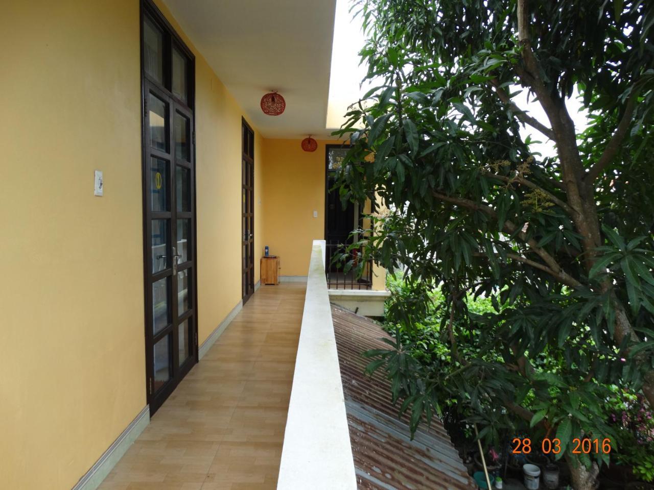 Yellow House Homestay Хоян Екстер'єр фото